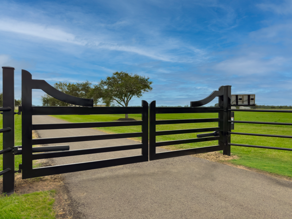 Ranch collection barnhouse style double swing gate with automation